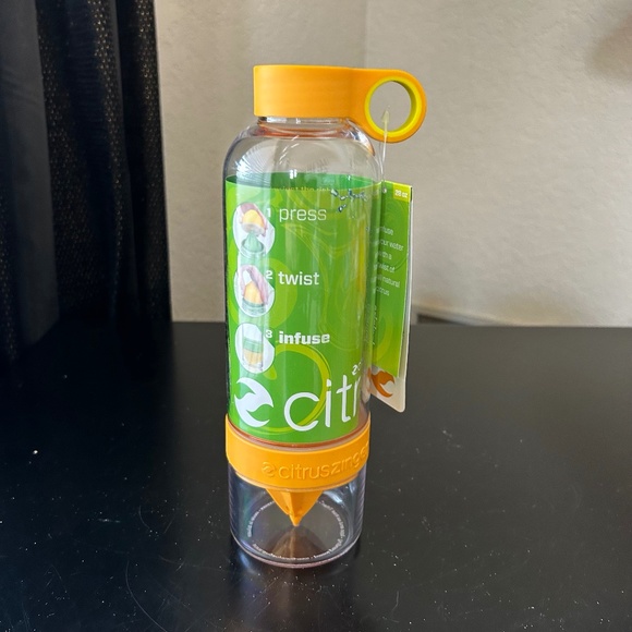 Citrus Zinger Water Bottle  28oz. NWT. - Picture 1 of 6